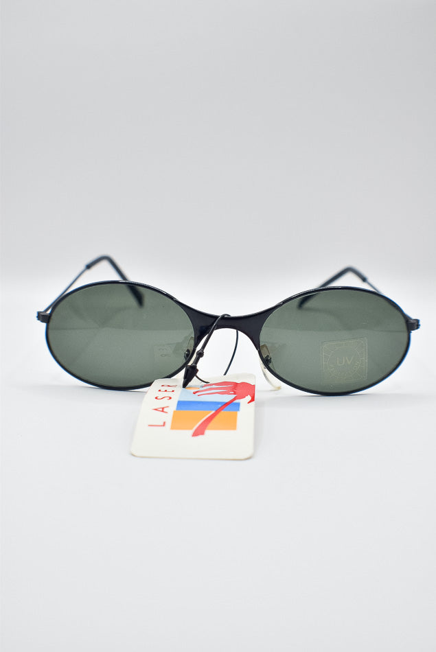 Round sunglasses with dark lenses on a white background, featuring a visible brand tag.